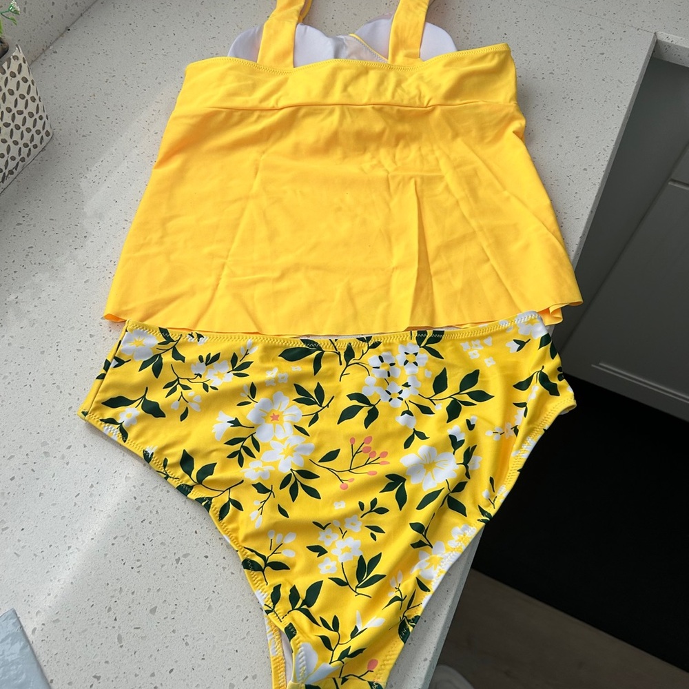 Cute Twist Front Beachsissi Tankini NWT